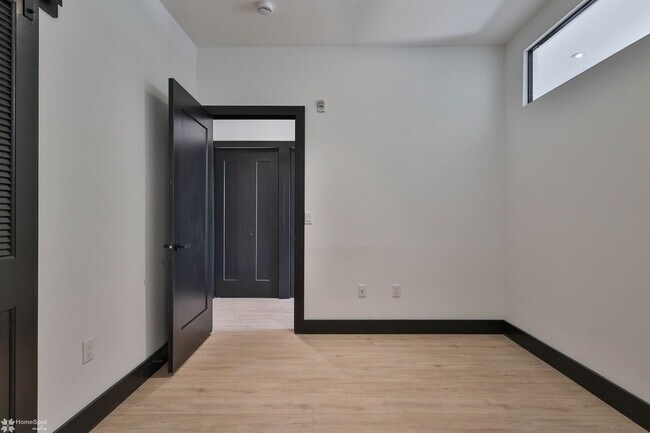 Building Photo - One bedroom apartment available at Waterma...