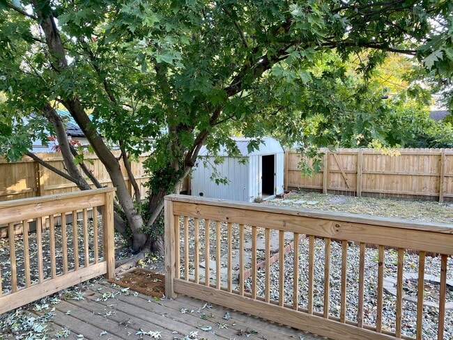 Building Photo - Charming 2-Bedroom Home with Private Driveway & Large Fenced Backyard