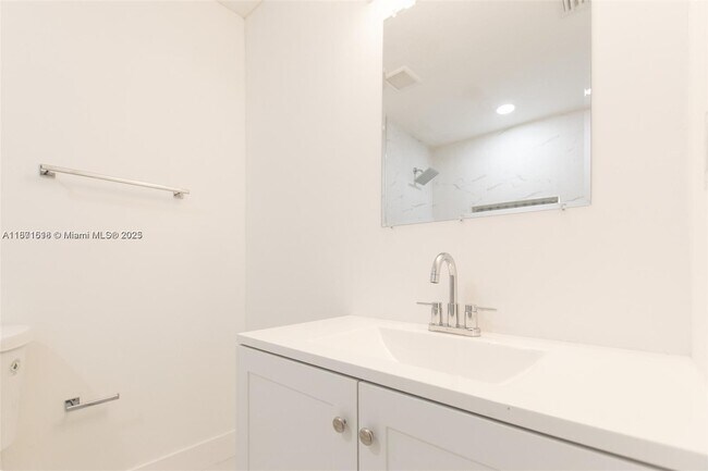 Building Photo - 11520 SW 142nd Terrace