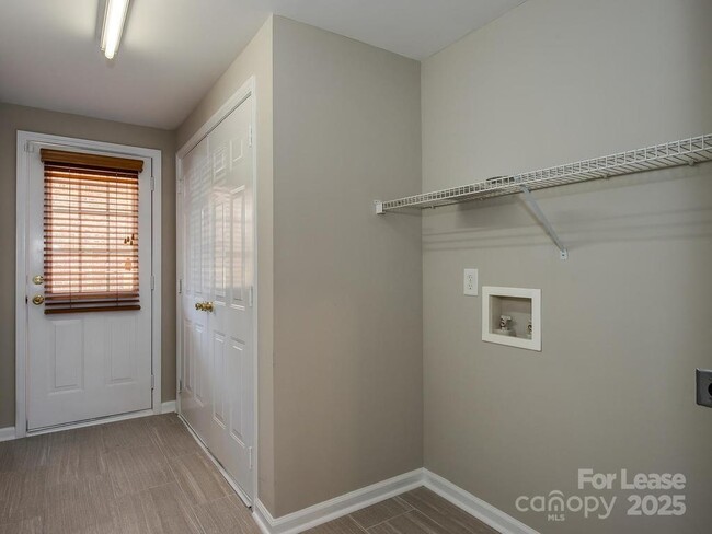 Building Photo - 14930 Ballantyne Village Way