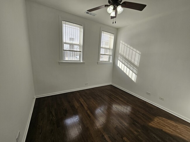 Building Photo - 4034 N Milwaukee Ave