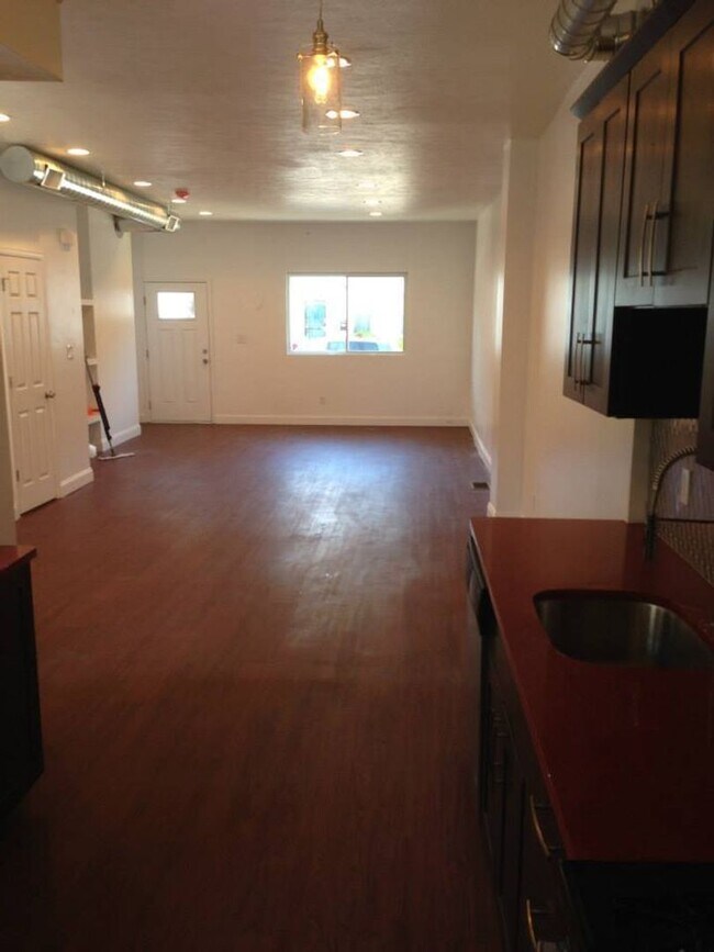 Building Photo - Platinum Quality Renovation in South Side ...