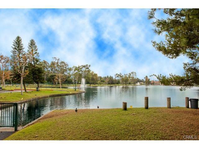 Building Photo - Live by the Lakeside -  Upgraded Spacious TOWNHOME in Lakeside Park