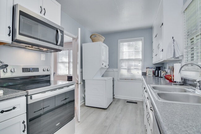 Building Photo - 2631 Oakland Ave