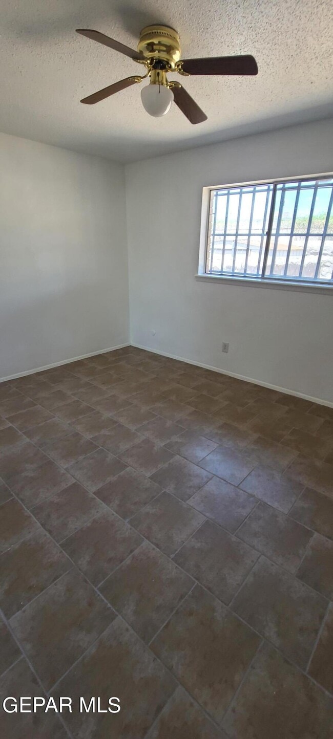 Building Photo - 8607 Mettler Dr