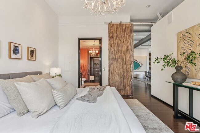 Building Photo - 1645 Vine St