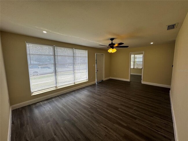 Building Photo - 1610 Crest Ave