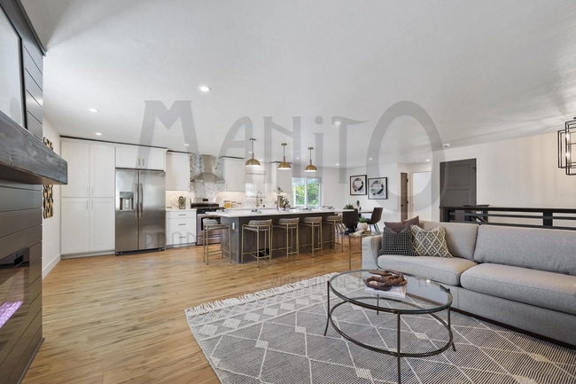 Building Photo - Spacious South Hill Home
