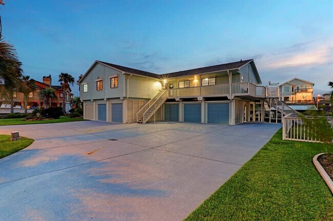 Building Photo - 1239 Hawaii Dr