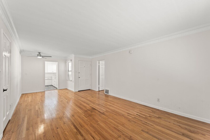 Building Photo - 1444 S Beverly Dr