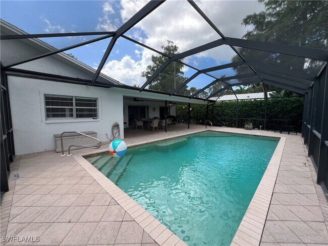 Building Photo - 858 Rose Way