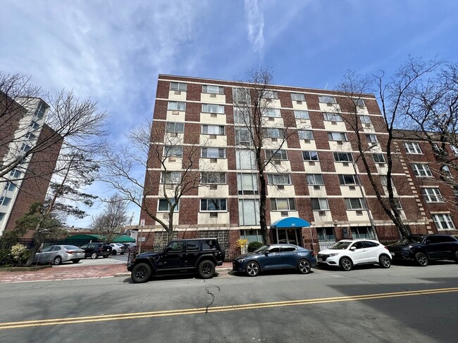 Building Photo - 287 Harvard St