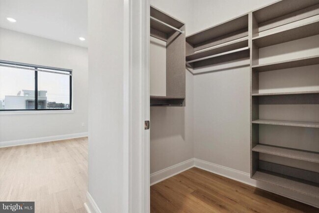 Building Photo - 2143 E Lehigh Ave