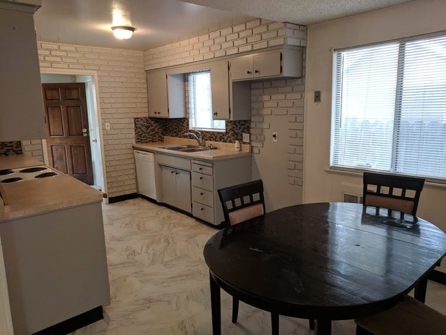 Building Photo - 2518 Knox Ave