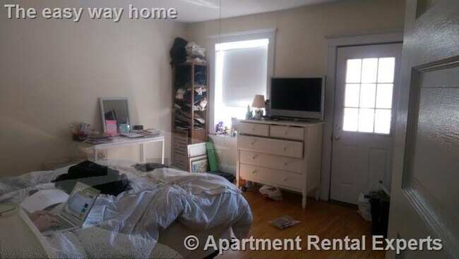 Building Photo - 14 Centre St