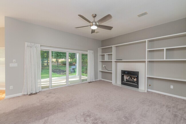 Building Photo - 3169 Glenview Dr