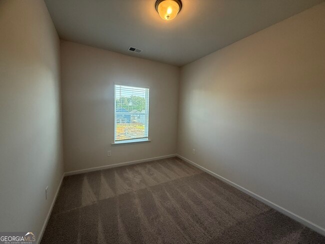 Building Photo - 121 Sycamore Ln