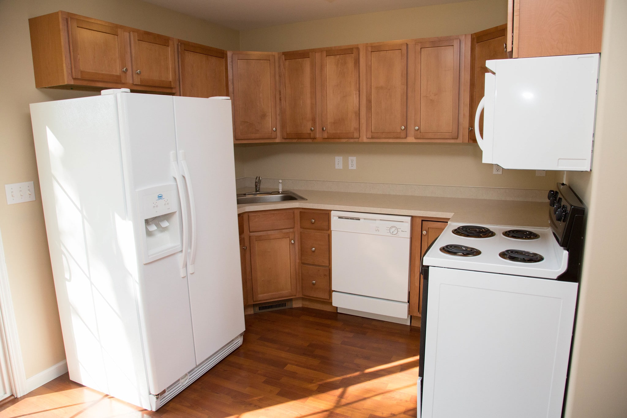 Building Photo - 2680 Beverly Ave