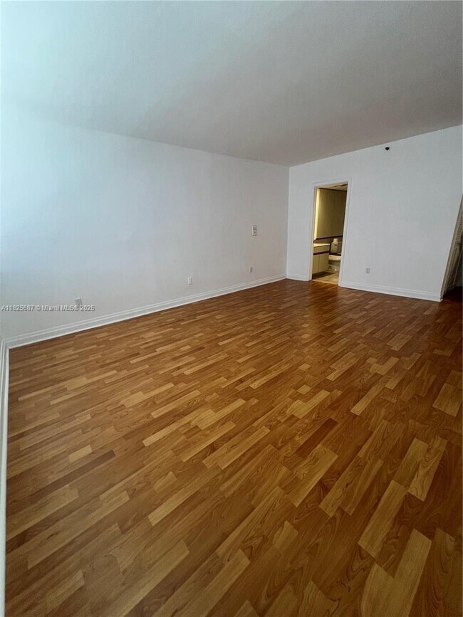 Building Photo - 11113 Biscayne Blvd