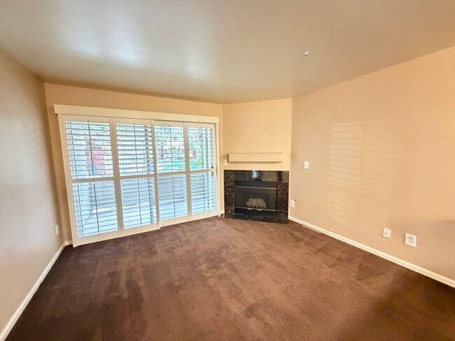 Building Photo - Carry Over Showing: This property has been shown before and will be rented to the first most qual...