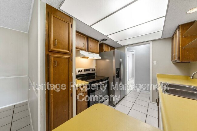 Building Photo - 7422 Stonehouse Dr