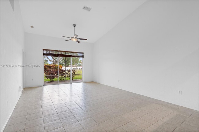 Building Photo - 2561 E Aragon Blvd