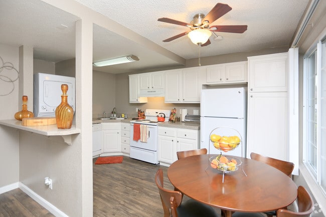 2BR 1BA-777 Sq Ft - Vantage