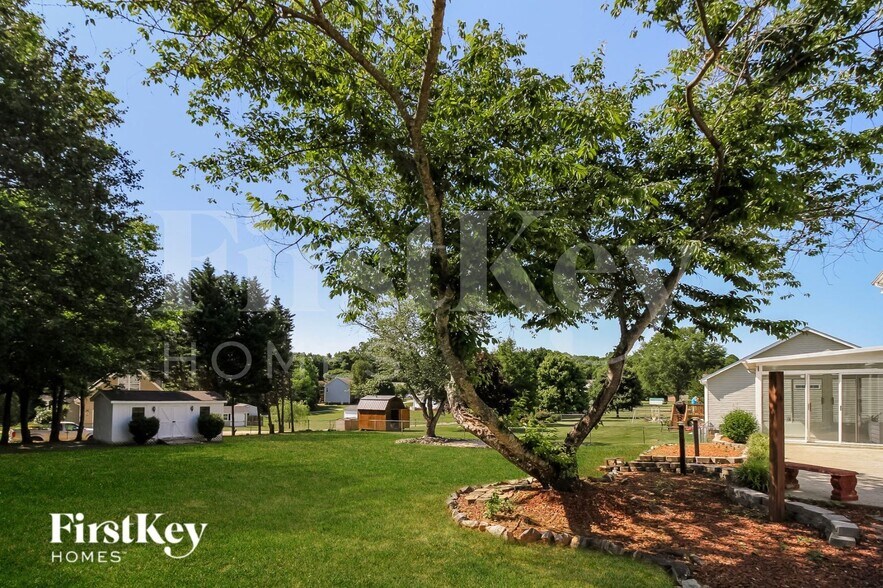 Building Photo - 6011 Hickory Creek Rd