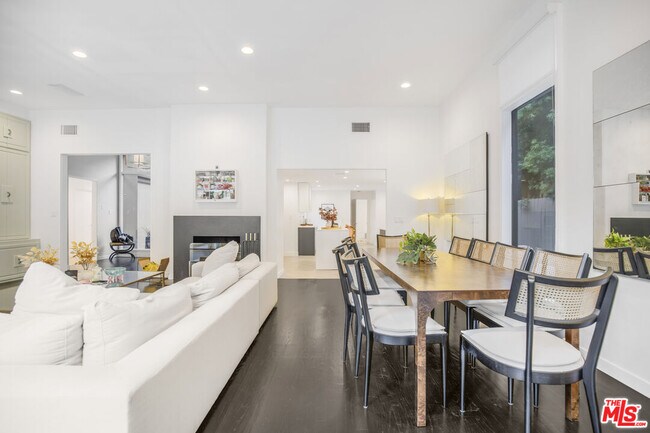 Building Photo - 1833 Franklin Canyon Dr