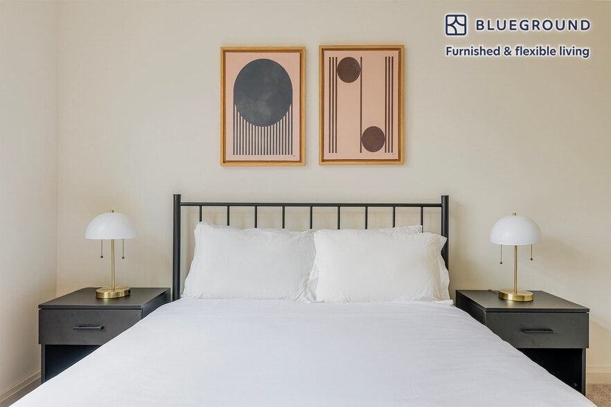 Building Photo - 36 River St