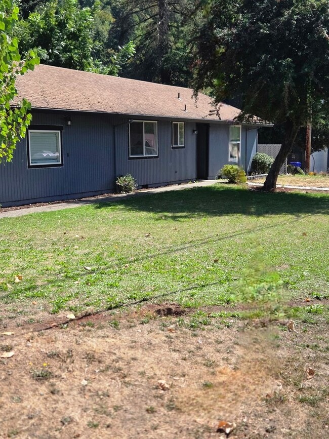 Building Photo - 2718 SE 101st Ave
