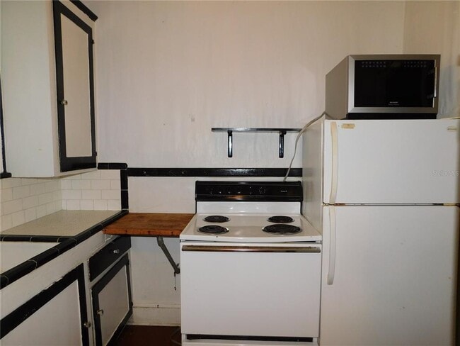 Building Photo - 302 NW 14th Ave