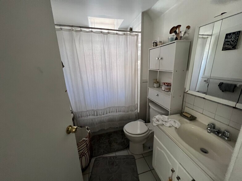 Building Photo - 15 Park Dr