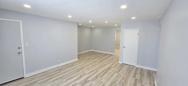 Building Photo - 9405 Bay Colony Dr