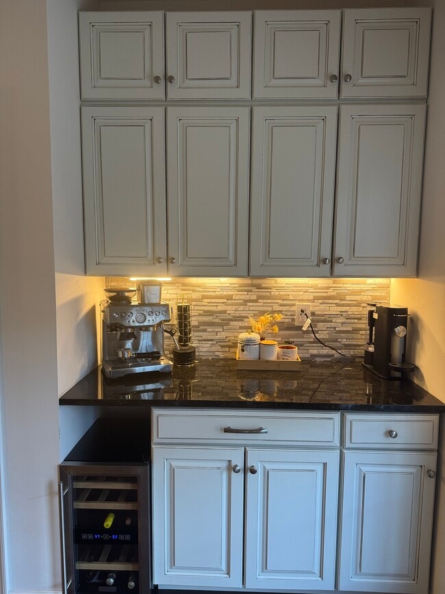 Building Photo - 721 Bender Rd