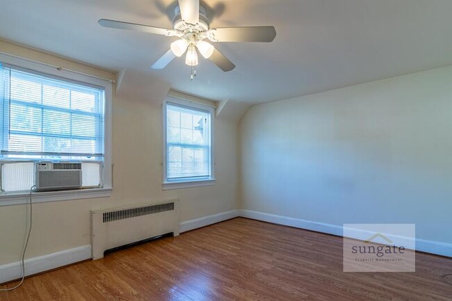 Building Photo - 16 Nunnery Ln
