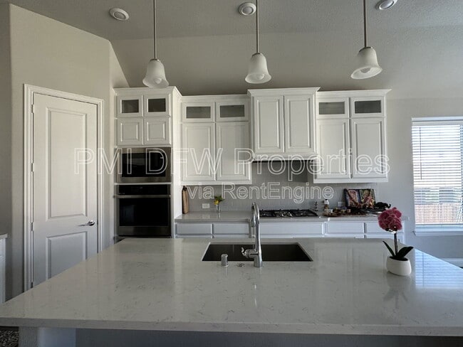 Building Photo - 2222 McMullin Dr