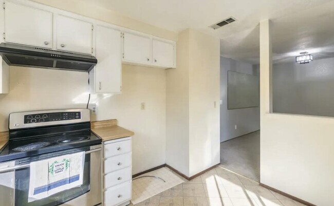 Building Photo - 2728 Almondwood Way