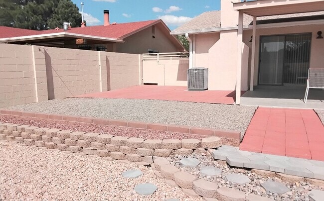 Building Photo - Heritage Hills Four Bedroom