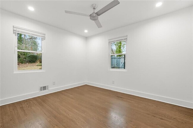 Building Photo - 1949 Handley Ave SW