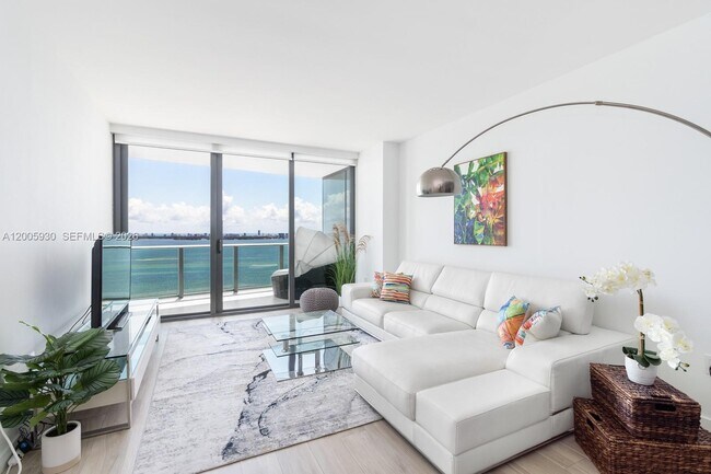 Building Photo - 460 NE 28th St