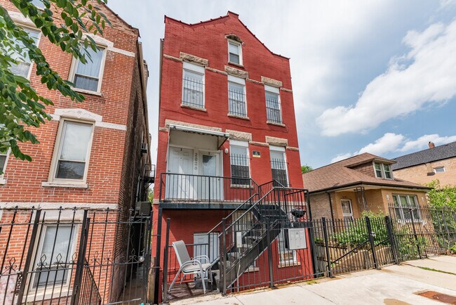 Primary Photo - 2024 W Coulter St