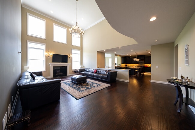 Building Photo - 727 Aster Rd