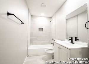 Building Photo - 908 Plum St