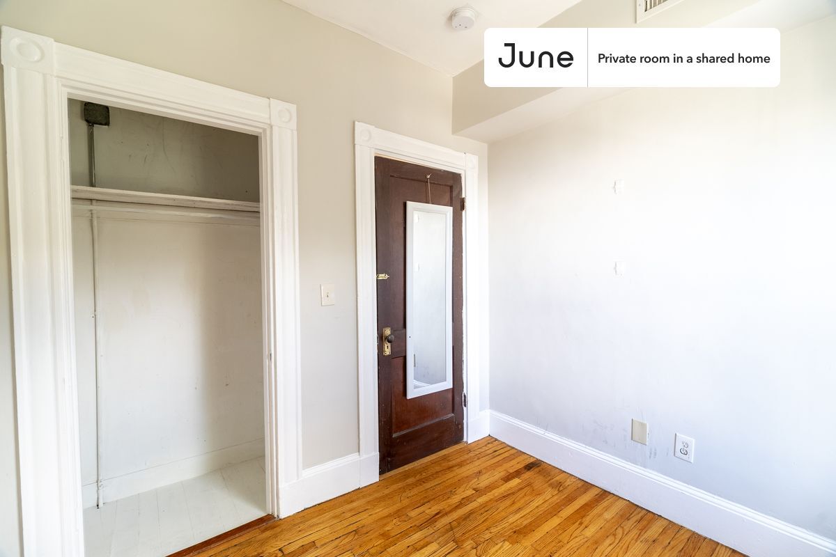 Building Photo - Room in Shared 4 bed/2 bath home