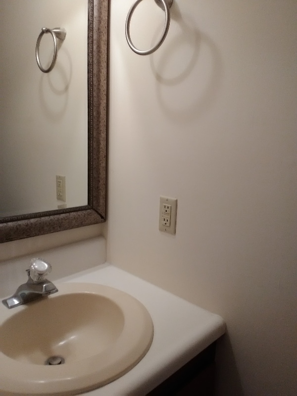 Building Photo - 609 Windcrest Dr