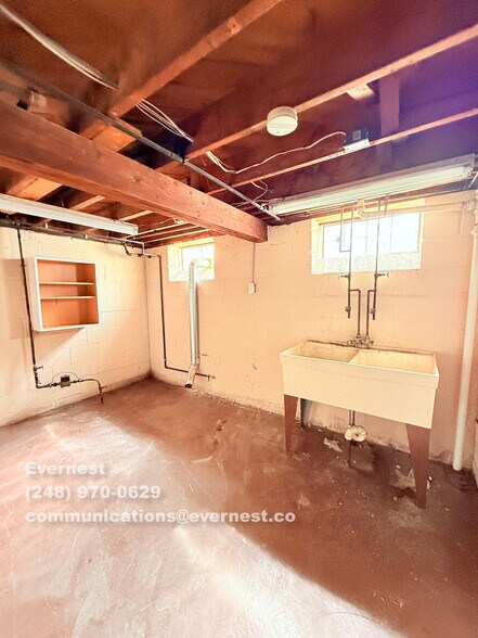 Building Photo - 1073 Champaign Rd