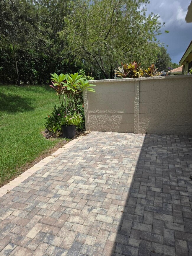 Building Photo - 2680 Clipper Cir