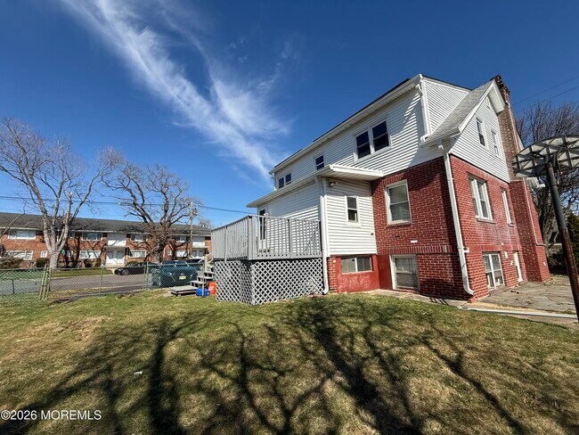 Building Photo - 464 2nd Ave