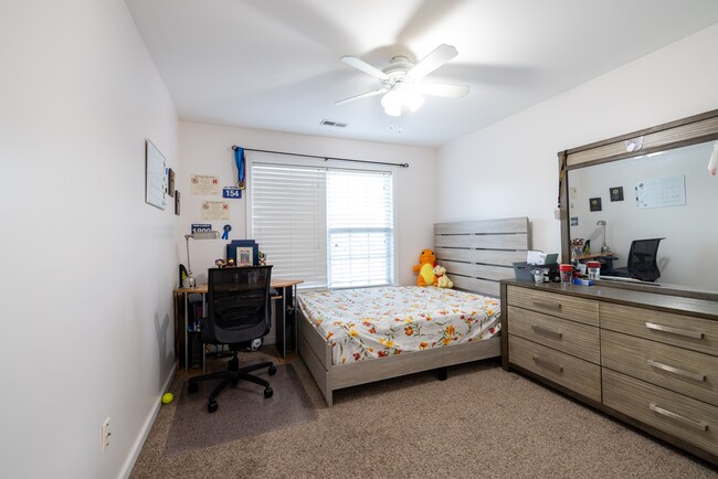 Building Photo - 305 Jamerson Ct